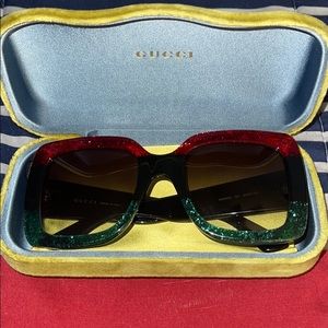 Women Gucci sunglasses